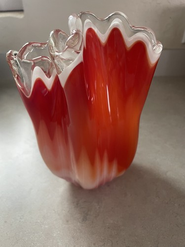 Art Glass - Handkerchief 8" Vase - Fiery Colors of Red & Orange - Picture 5 of 10