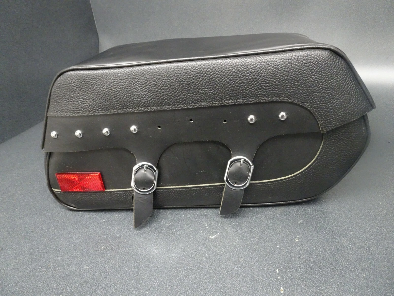 New Right Side Motorcycle Saddle Bag, Leather, Black, 21X11X8. No PN or Fitment!
