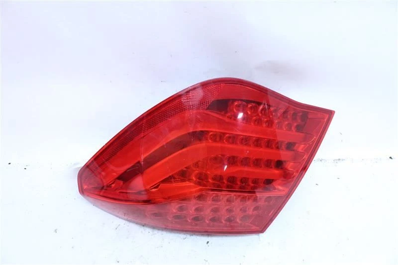 FARO TRASERO EXTERIOR 740i 740il 750 HYBRID 750i 750il 760li09-12 derecha 1144947 Foto 2 de 4