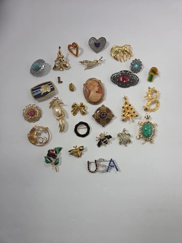 Vintage Costume Jewelry Brooches Pins Lot of 27 Some Signed