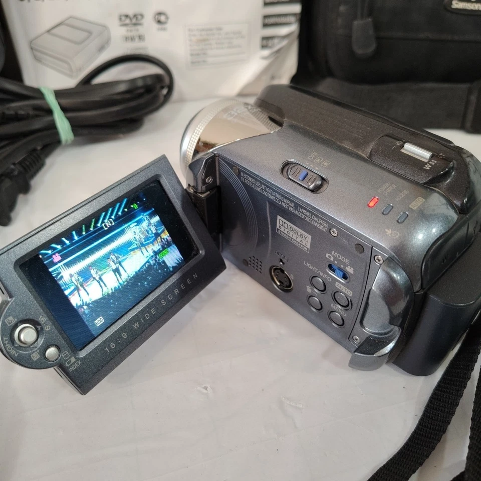 JVC Everio GZ-MG27U 20GB Camcorder Video Camera and  CD Burner with Accessories - Image 2 of 4