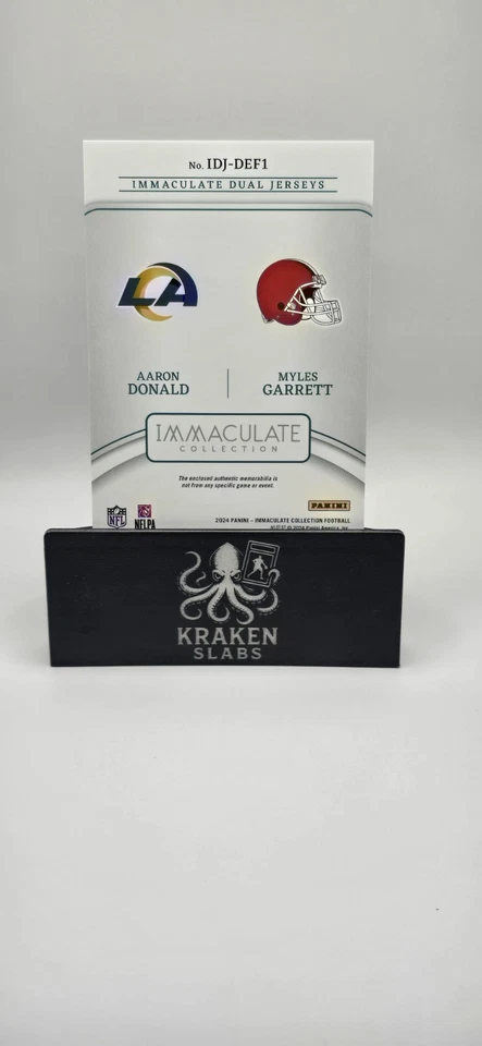 Parche doble dorado Immaculate Aaron Donald Myles Garrett 2024/10 #IDJ-DEF1 M86 Foto 3 de 3