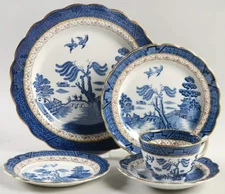 REAL OLD WILLOW Dinnerware by Booth Scalloped Edge (You choose piece)