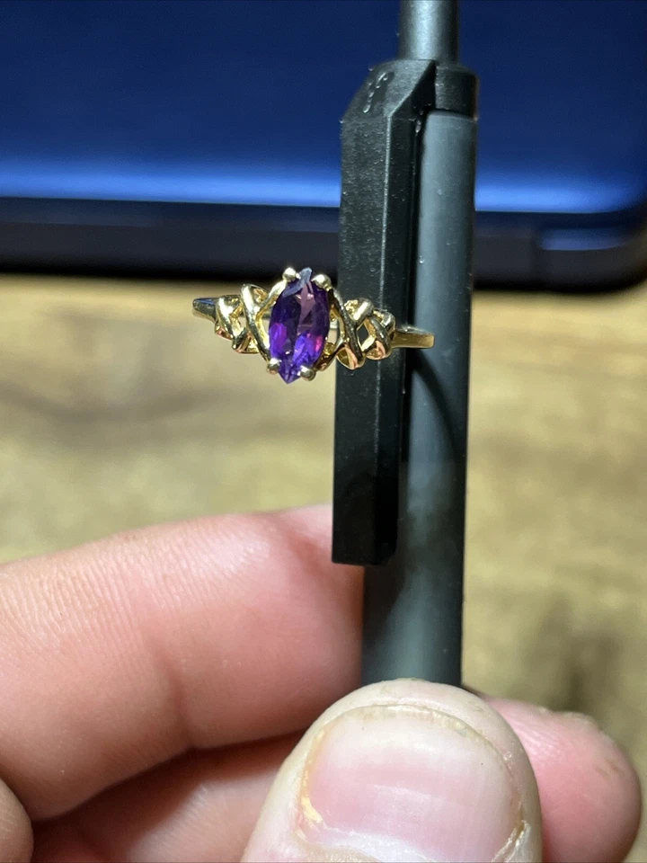 Anillo de oro 1,91 gramos con zafiro morado  Foto 4 de 4