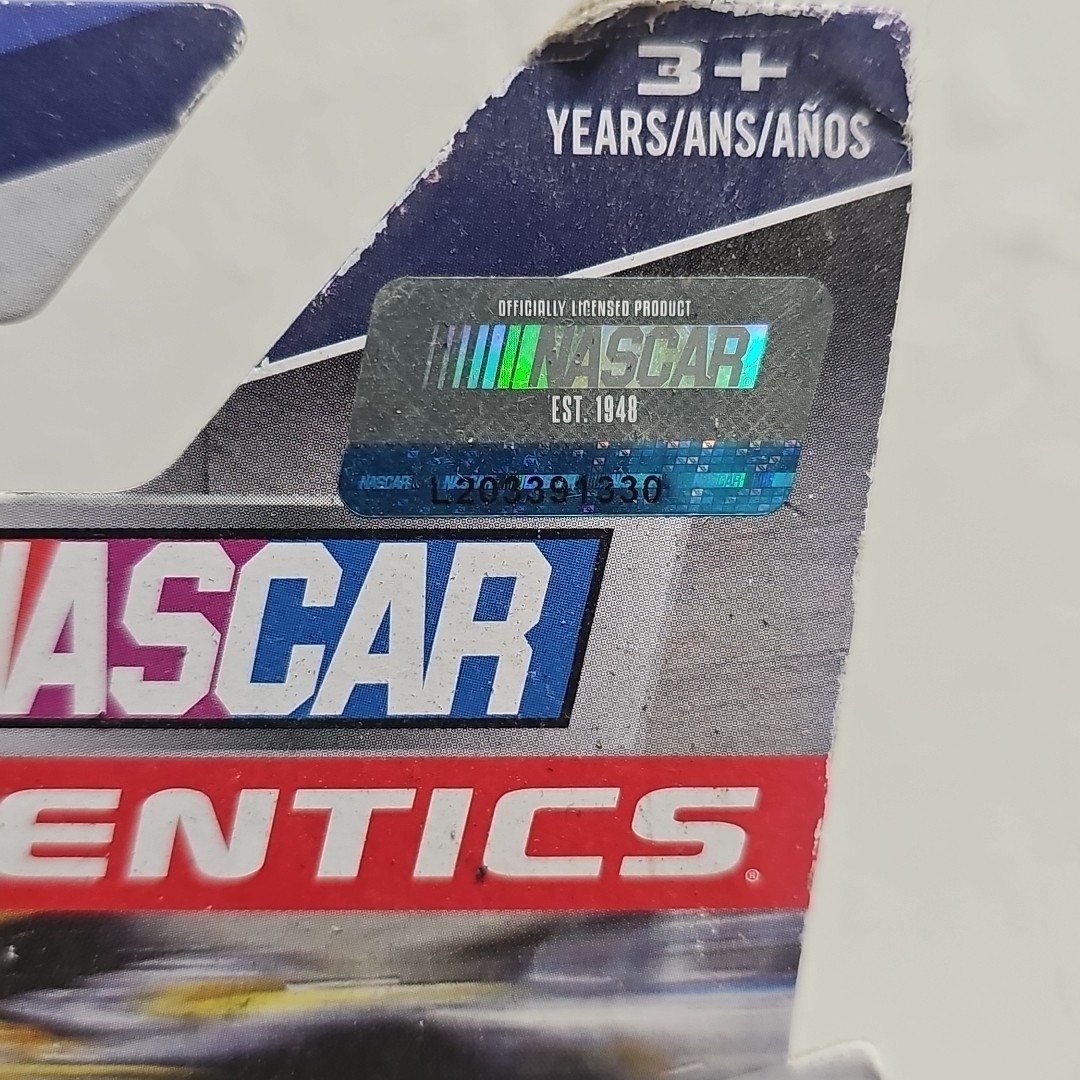 Jimmie Johnson 2014 Champion Win 1:64 NASCAR Authentics Diecast