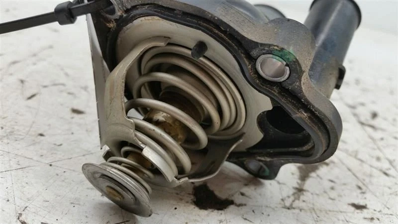 Кронштейн для крепления корпуса термостата Ford Fusion 2013 2014 2015 2016 - Изображение 2 из 3