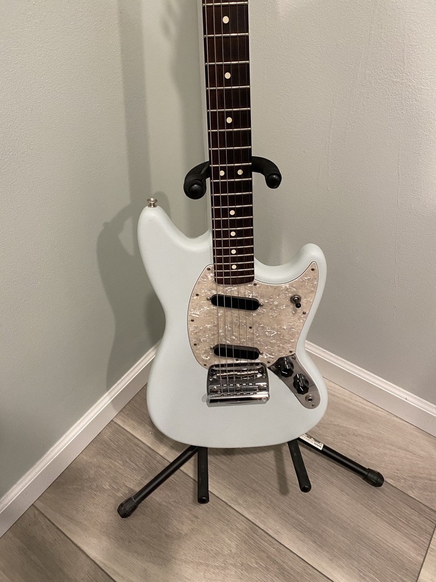 2022 Fender American Performer Mustang + new fender bridge cover