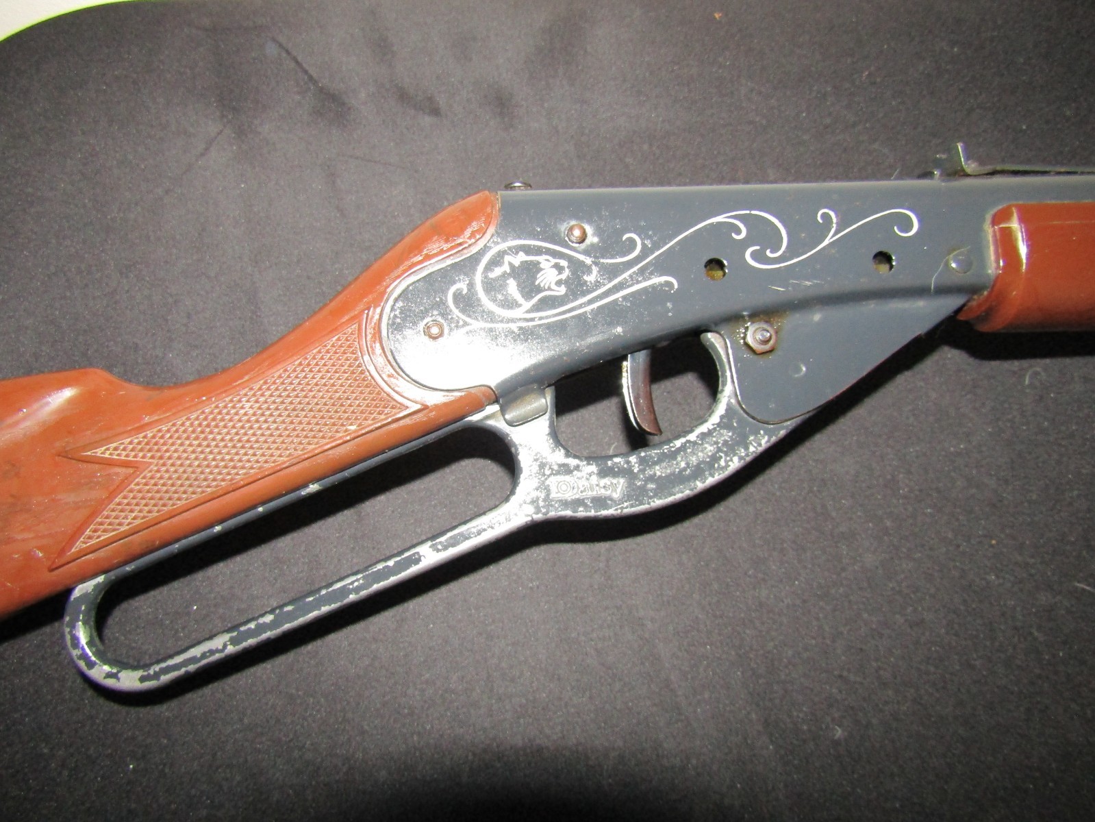 Vintage Daisy Model 111 Air Rifle BB Gun Cougar Graphics Working Condition