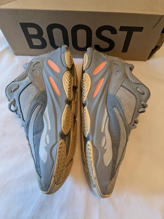 Adidas Yeezy Boost 700 Size 9.5 (Pre-Owned) thumbnail 2