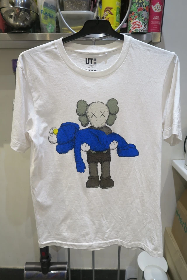 Tee-shirt rarissime en superbe état. KAWS. Uniqlo gone tee US sizing : S. White - Photo 1/4