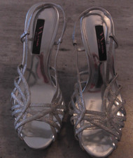 NINA NEW YORK SILVER SPARKLY HEELS 9M
