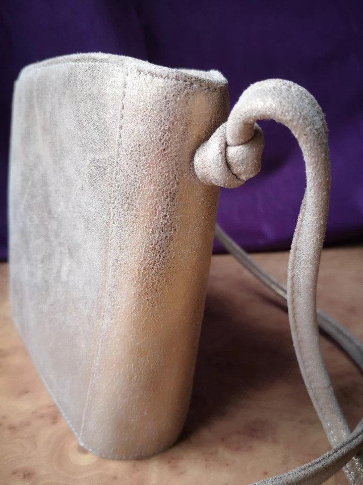 Jacques Vert women's leather crossbody bag gold trapeze made in Italy - Image 2 of 4