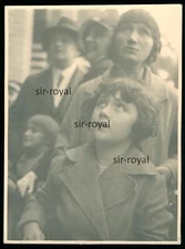 Girl Looking Up 1930s Concentrated - 1930s - Photo 9x12cm