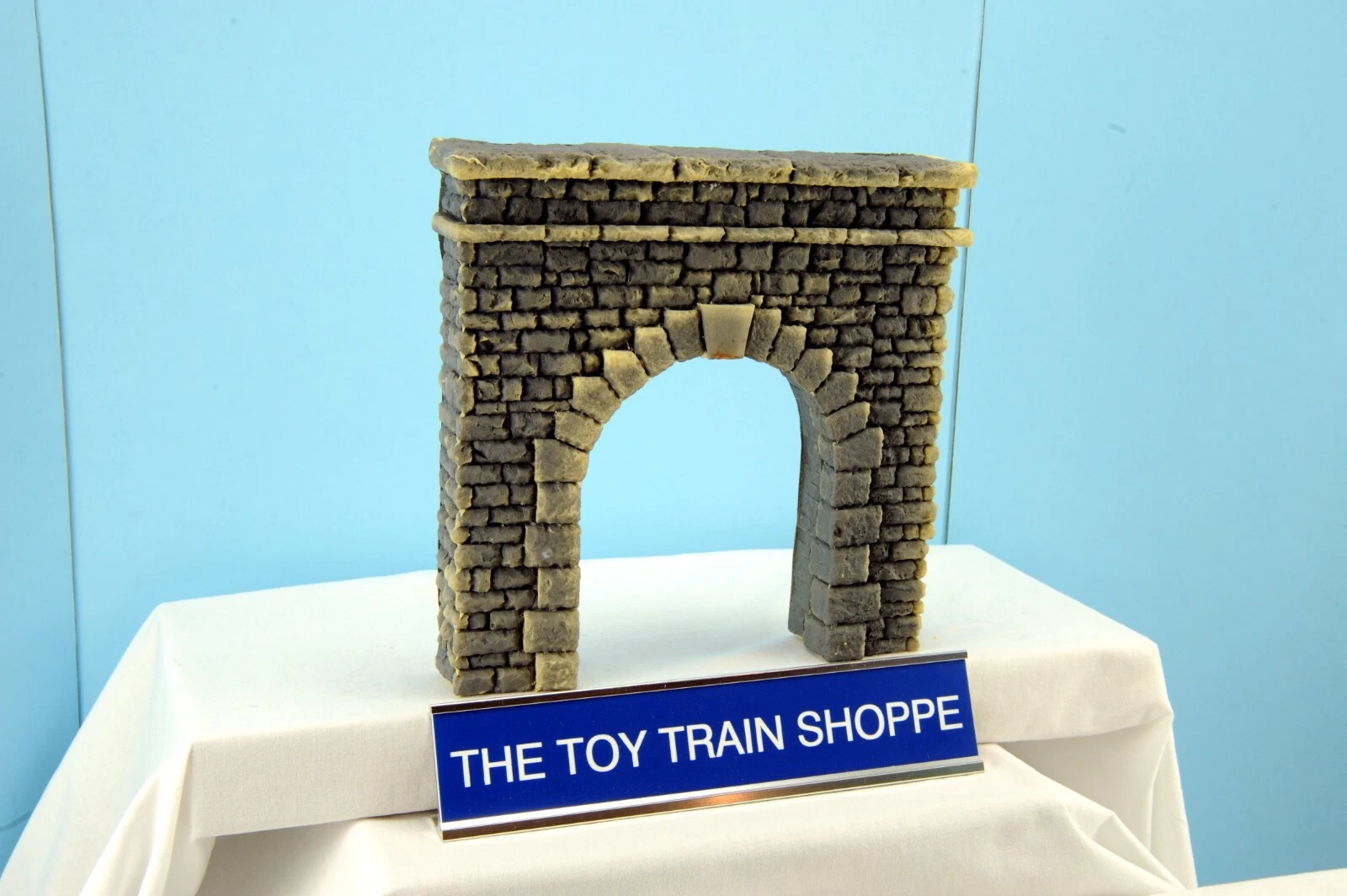 SCENIC EXPRESS FL61570 O GAUGE THICK PROFILE SINGLE TUNNEL PORTAL. NEW. - Picture 1 of 3