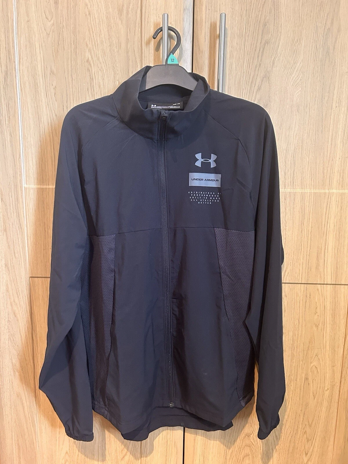 Under Armour Men’s Light Weight Jacket . M