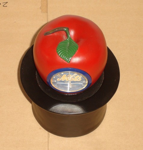 NY Mets - Shea Stadium * Ceramic Home Run Apple Hat Clock * SGA *AWESOME PIECE - Picture 3 of 8