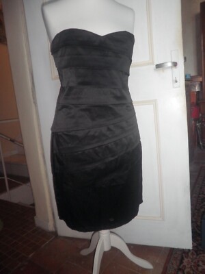 Das kleine schwarze Kleid, Bustier, ganz plissiert, zerkratzt ''NoExcuse 44'' NEU.