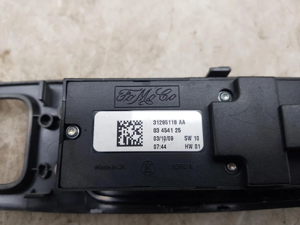 VOLVO XC60 Electric Window Switch Right Off Side Front 2009 31295118 - Image 2 of 4