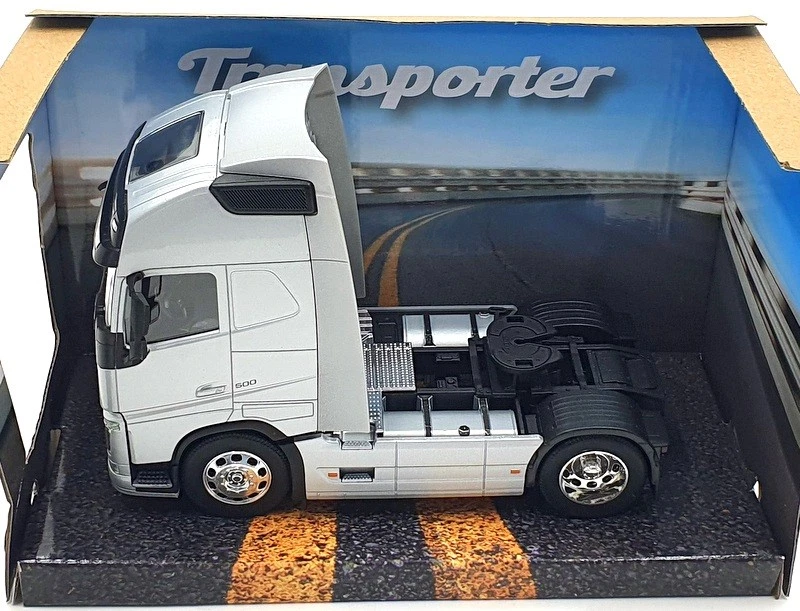 Welly 1/32 Scale Diecast 32690S-W - Volvo FH Truck - Silver - Image 4 of 4