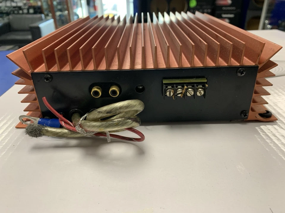 Amplificador de audio para coche Linear Power 2202IQ 220w (vieja escuela). Foto 2 de 4