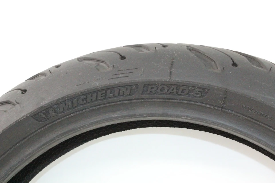 Neumático delantero Michelin Road 6 2CT 120-70-17 11-25 SUZUKI GSXR 600 GSXR600 750 1000 Foto 2 de 4