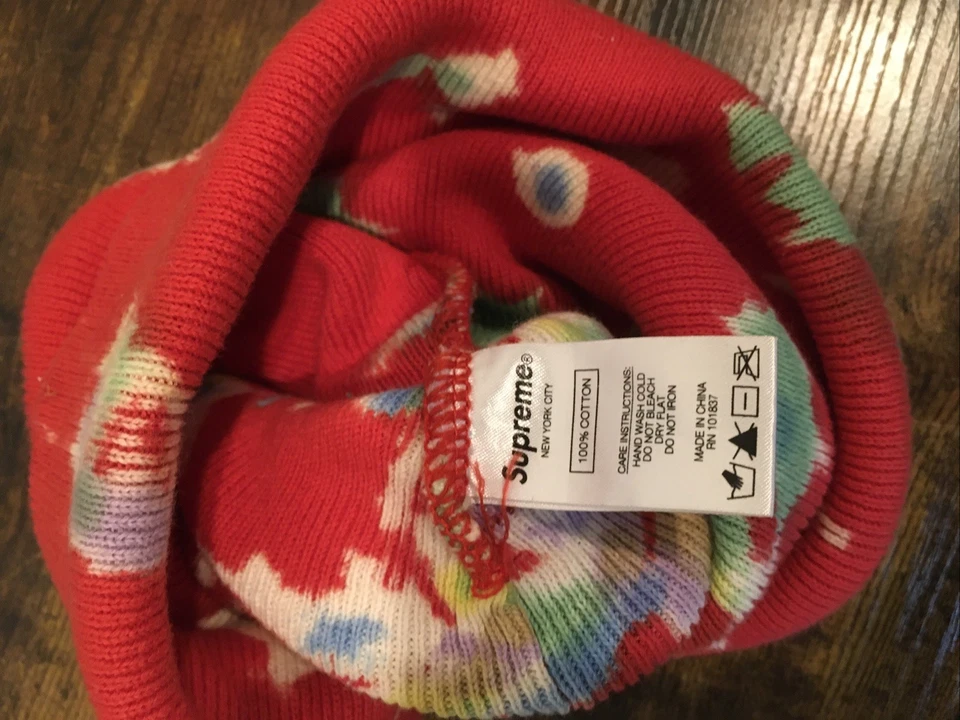 🔥 Supreme Splatter Dyed Red Beanie – SS20 Release – Pre-Owned 🔥 - Image 3 of 4