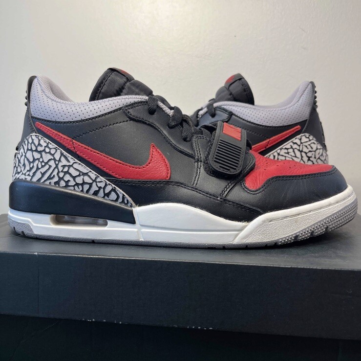 Air Jordan 312 Low Bred Cement Black Red Size 9.5 Sneakers w  display picture 2