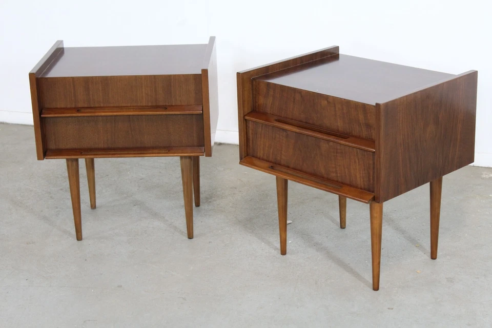 Par de mesitas de noche modernas danesas de mediados de siglo Edmond J. Spence Foto 4 de 4