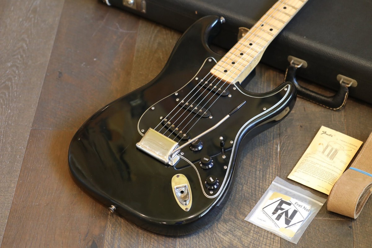 Vintage! 1976 Fender Stratocaster 3-Bolt Double-Cut Electric