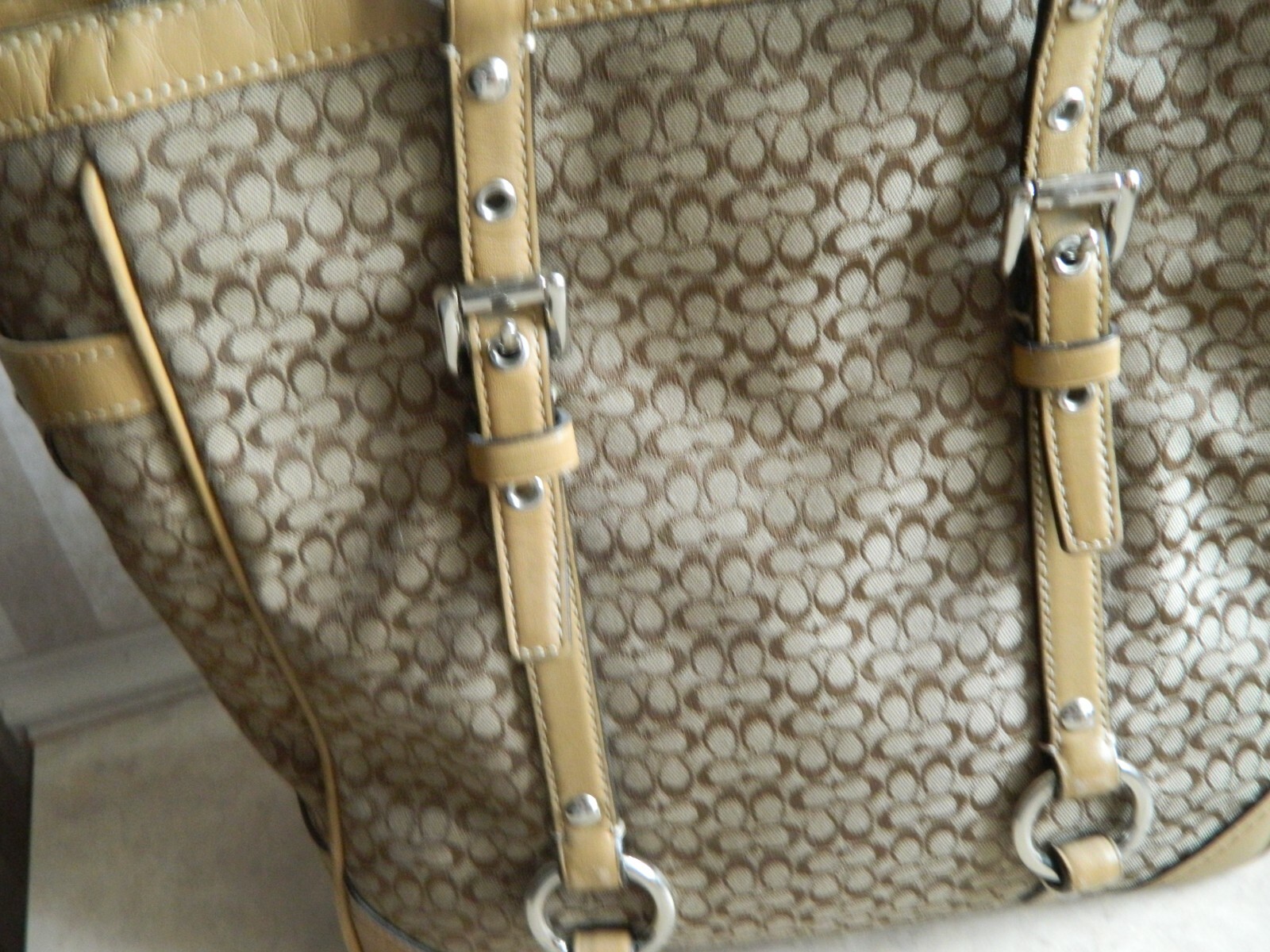 Coach Signature Canvas Leather Shoulder Bag Tan/Taupe… Gem