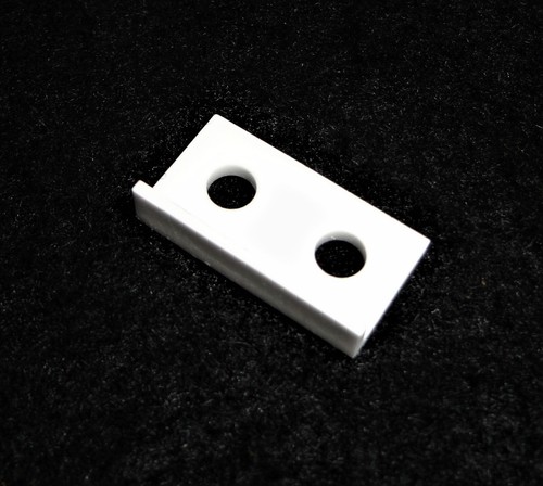 LOT OF TWENTY-FOUR (24) ALUMINA CERAMIC FIXTURE BRACKETS No.: 365 - Picture 5 of 20