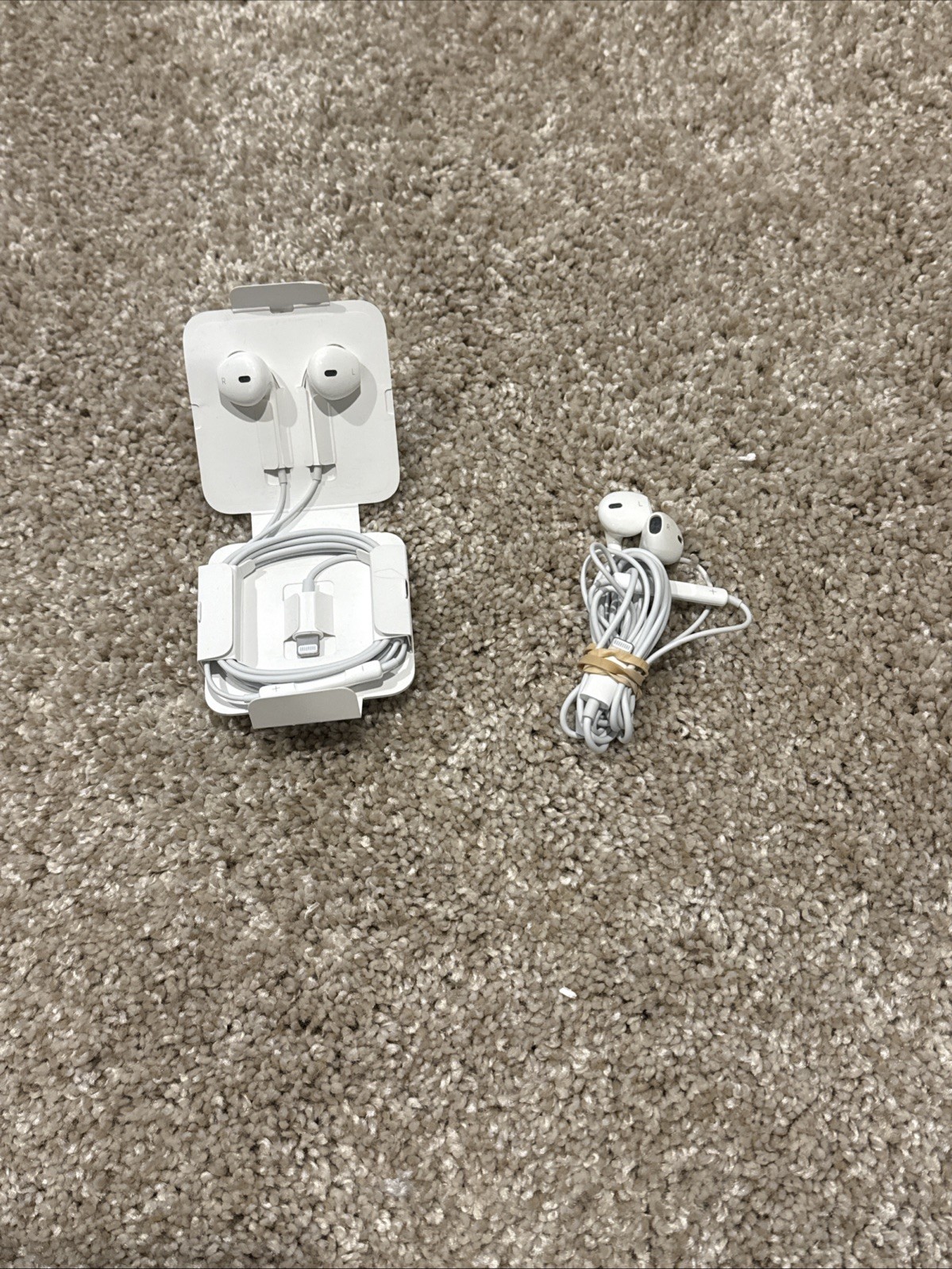 Apple Ear Buds with Lightning Connector for iPhone one new one used