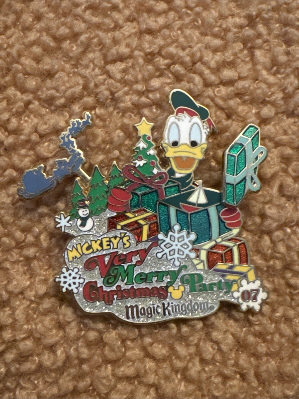 Disney Mickeys Very Merry Christmas Party 2007 Donald Duck Pin Slider Gift Opens