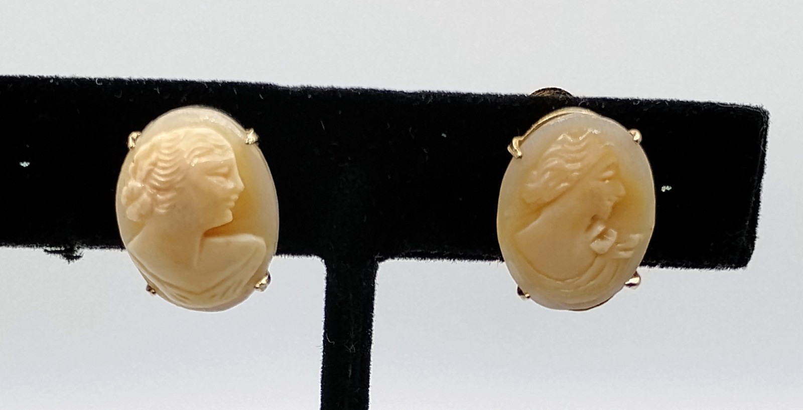 Vintage Coro Carved Shell Cameo Earrings Gold Tone Screw Back