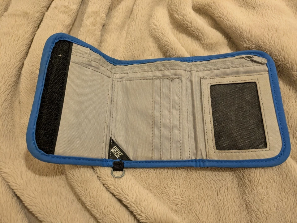 PacSafe RFID Blocking Wallet - Image 3 of 4