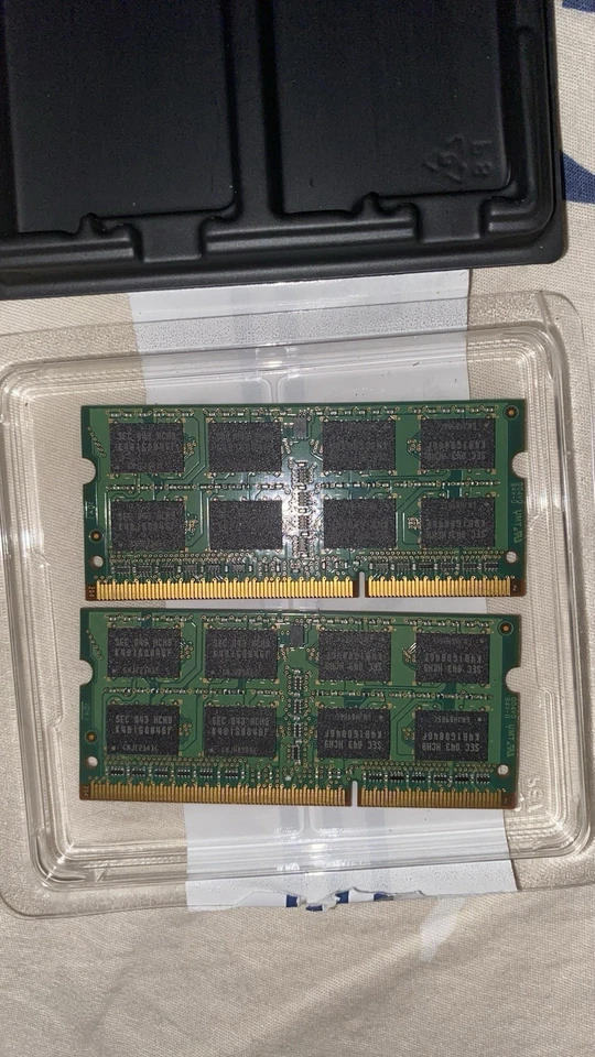 Samsung 4GB 2Rx8 PC3 - 10600S - 09- 10-F2. 2 Cards 2GB Each. Sold As Set. Preown - Image 4 of 4