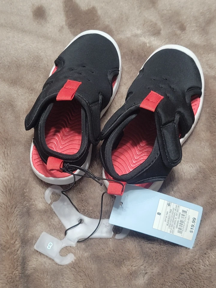 NUEVO Cat & Jack Niño Pequeño Sin Cordones Tommie Agua Zapatos Sandalias Talla 8 Niño Rojo Negro Foto 2 de 4
