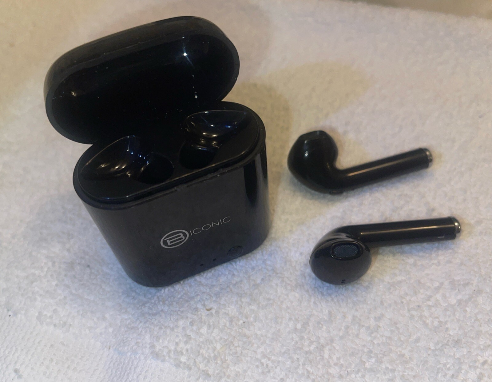 Unleash Bluetooth W Charging Case Black