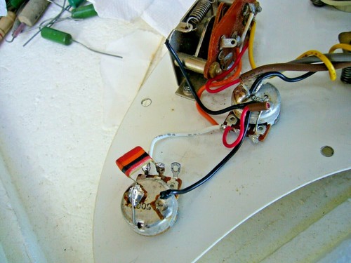 1X Mullard Tropical Fish Capacitor .022uf 250V ** Determined Long lead = GND** - Afbeelding 3 van 3