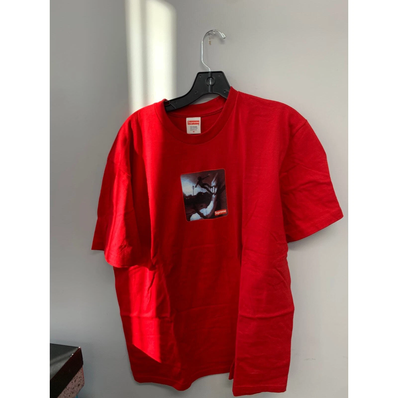 Tee shirt Supreme Skater rouge NEUF EXPÉDIÉ MAINTENANT
