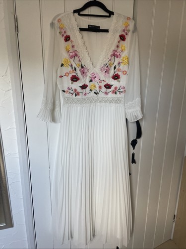 ASOS White Embroidered Midi Dress. Size 10. Worn Once Excellent Cond. Pleated - Imagen 2 de 5