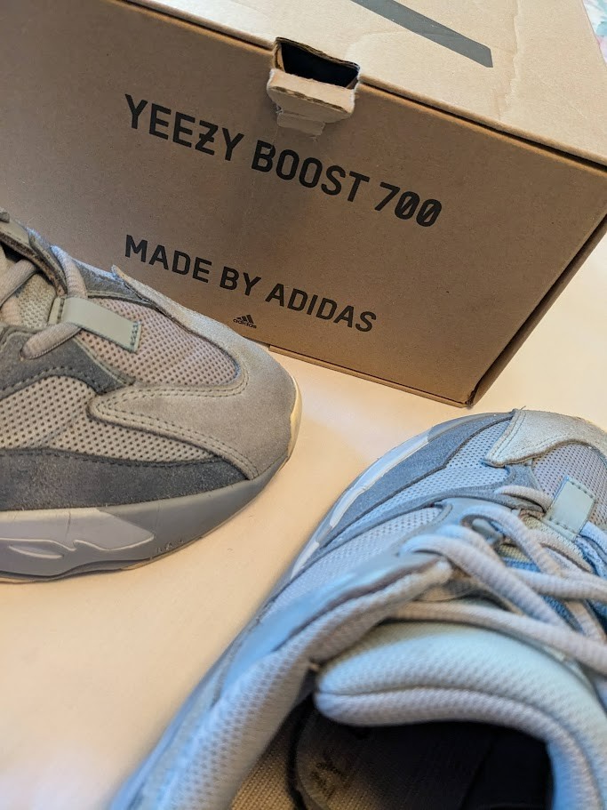 Adidas Yeezy Boost 700 Size 9.5 (Pre-Owned) thumbnail 7