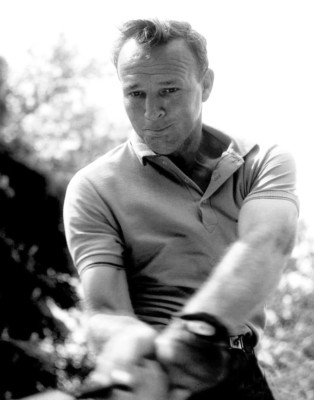 ARNOLD PALMER GOLFING LEGEND IN HIS PRIME CLASSIC BLACK AND WHITE 8X10 PHOTO 