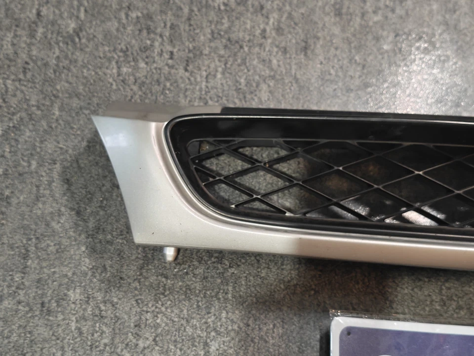 Subaru Impreza 1997-2001 parrilla emblema plateado 2,5RS GC8 Outback Sport Foto 2 de 4