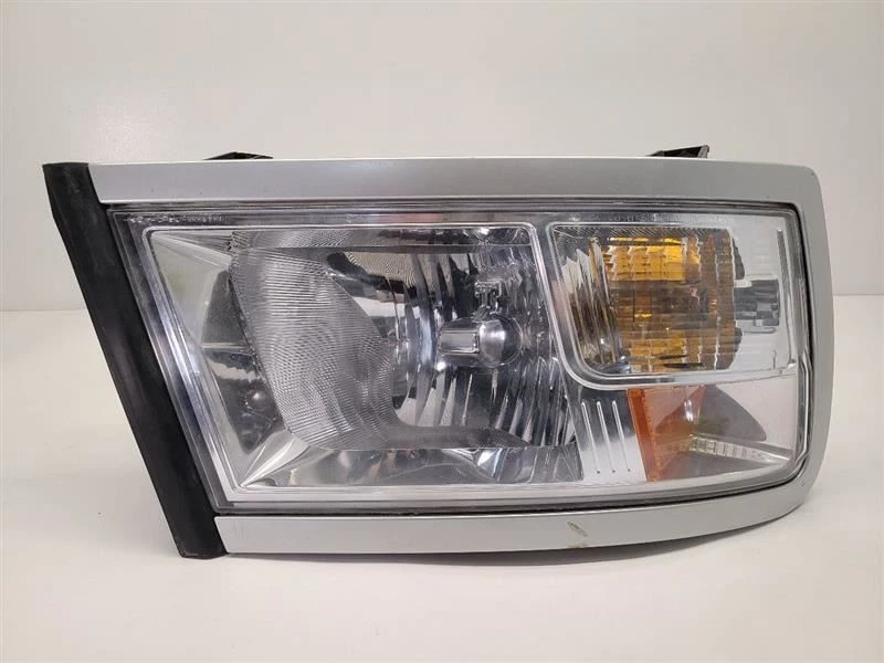 2008-2011 DODGE DAKOTA RH Passenger Headlight Bezel With Chrome Trim 1EK58WS2AC Foto 2 de 4