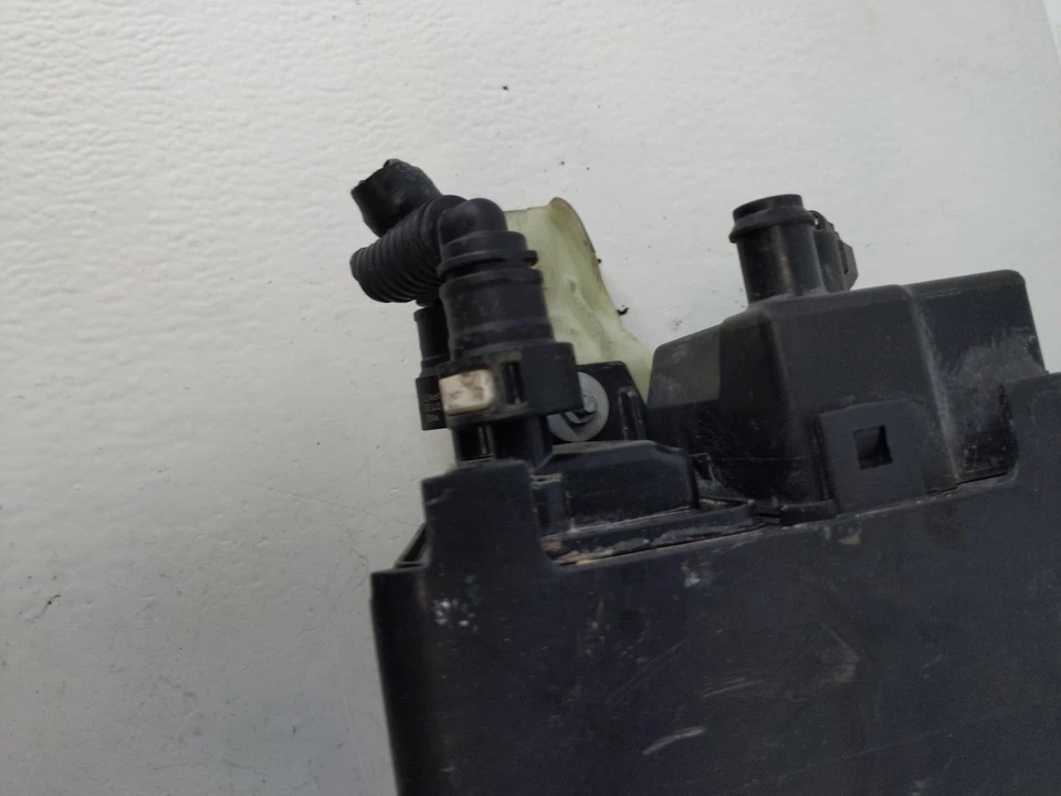 2020 Ford Explorer Fuel Vapor Charcoal Canister B8T90 - Image 3 of 4