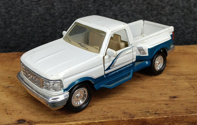 285Z Road Champs 07006 Chine Ford SVT F150 Pick-Up 1994 Blanc 1:43 Toy Car