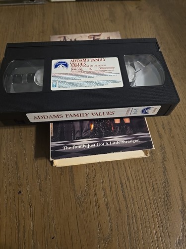 Addams Family Values (VHS, 1993) Comedy, Anjelica Huston, Raul Julia, Carol Kane - Picture 5 of 7