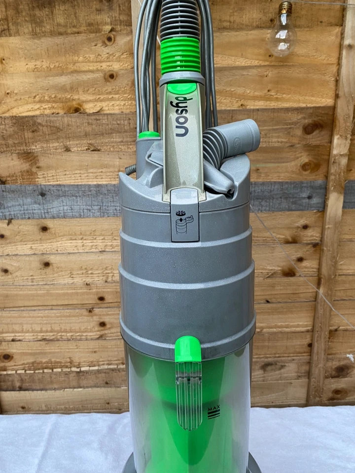 Dyson DC04 Upright Vacuum Cleaner Grey/Green Powerful Suction - Image 4 of 4