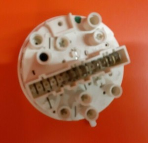 Waschmaschine ZANUSSI ZWF1011W Druckschalter